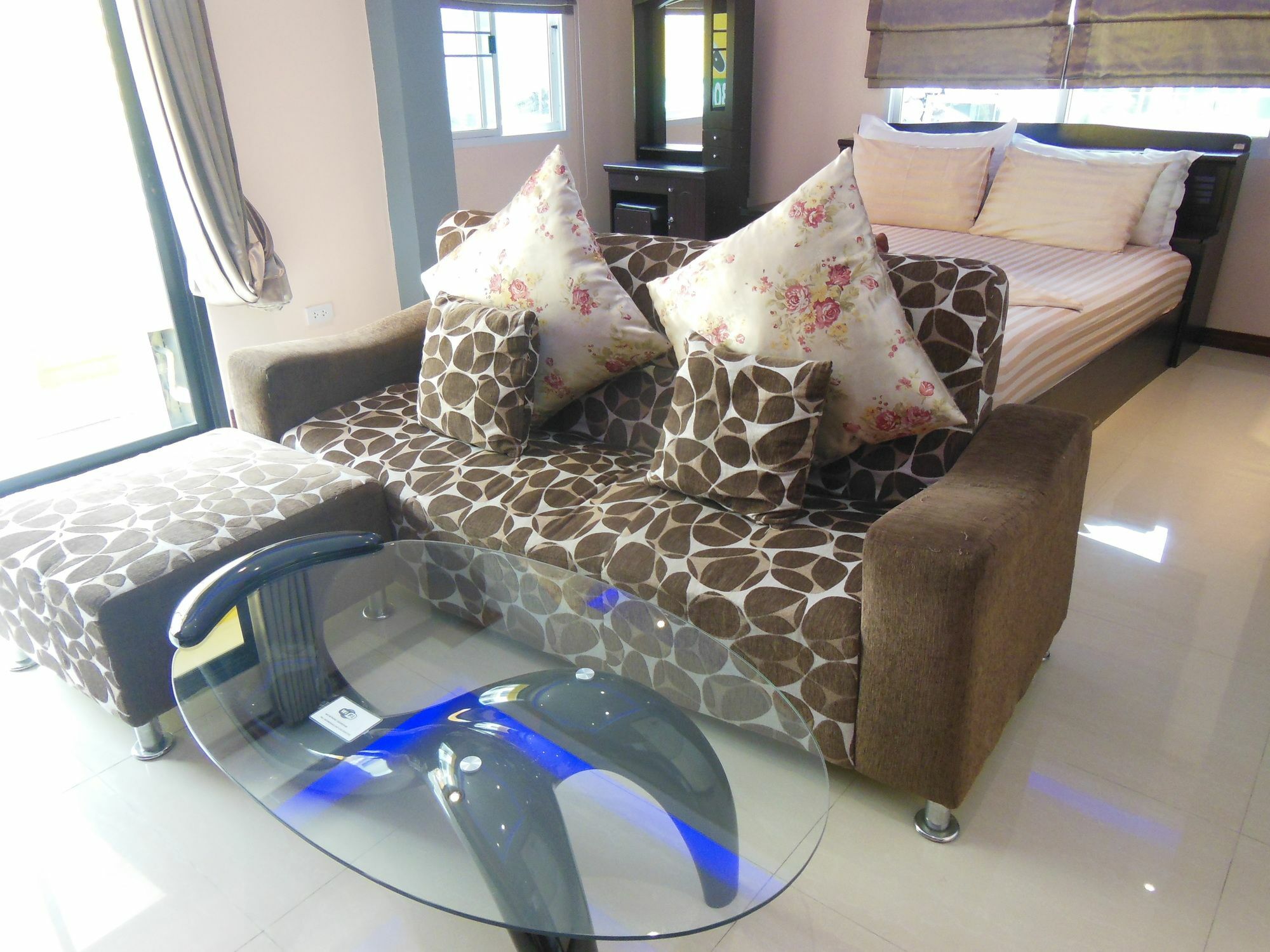 Boomerang Guesthouse And Bar Pattaya Exterior photo